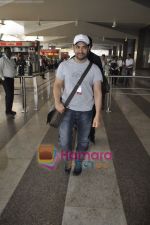 Aamir Khan returns from Dhobigh at Delhi Promotions in Airport, Mumbai on 14th Jan 2011 (12).JPG